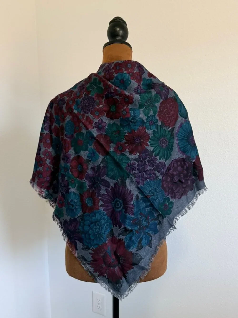 JH Collectibles Made in USA Wool Blend Raw Hem Floral 38.5'x38.5